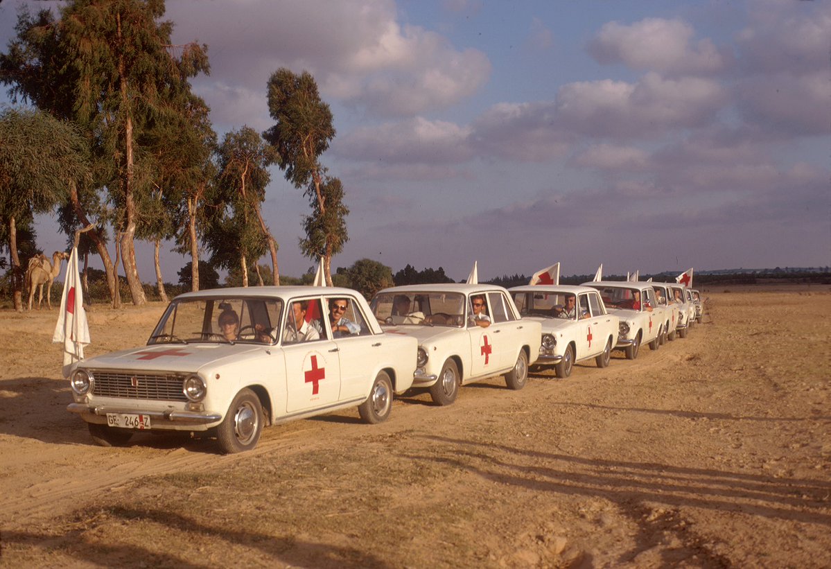 RodeKruis's tweet photo. Gaza, 1971. Onze mensen en machines zijn veranderd maar onze missie blijft hetzelfde #ThrowbackThursday https://t.co/uYNSyqhn57