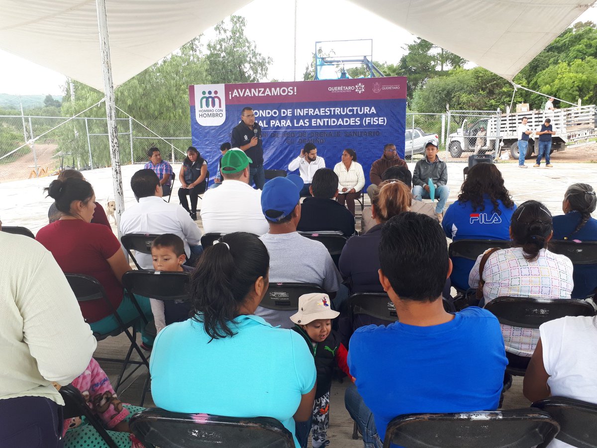 CadereytaMun's tweet photo. En inspección de obra por distintas comunidades con @agusdorantes @SEDESOQueretaro #HombroConHombro https://t.co/1O2p7plEXU