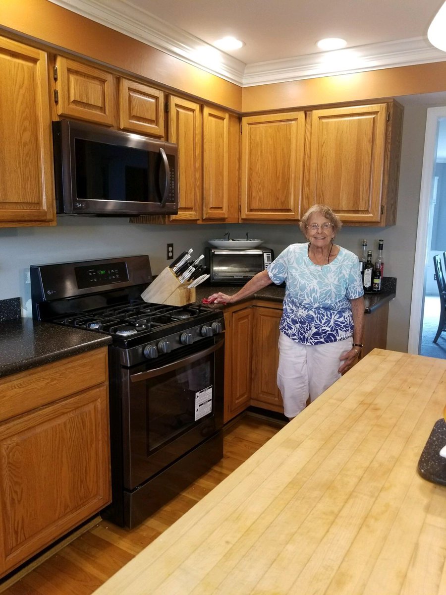lizzbritton's tweet photo. Today I got pics of my nana standing next to our new appliances and it brightened my whole week and I just felt the need to share ❤️ https://t.co/YXWuNZq75O