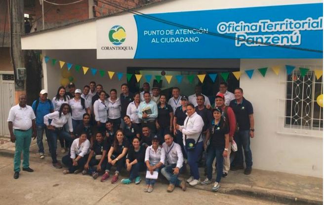 Corantioquia's tweet photo. #Gestión2017_1 Pusimos en funcionamiento #SedeLocal El Bagre, para descentralizar nuestros servicios y acercarnos a usuarios de #BajoCauca https://t.co/o3izZehim9