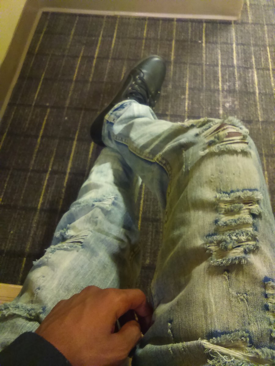 ShiestyRico's tweet photo. pants offWhite🚧🚧 shoes Diesel like gas⛽ but made it Paris Like Hilton 🗼 https://t.co/eKi8oRYKt0