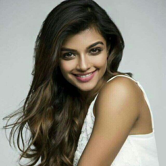 NA NA KARTE PYAR TUMHI SE KR BETHE...
KARNA THA INKAR MAGAR IKRAR KAR BETHEEEEEE...
     NA NA KARTEEEEE.....