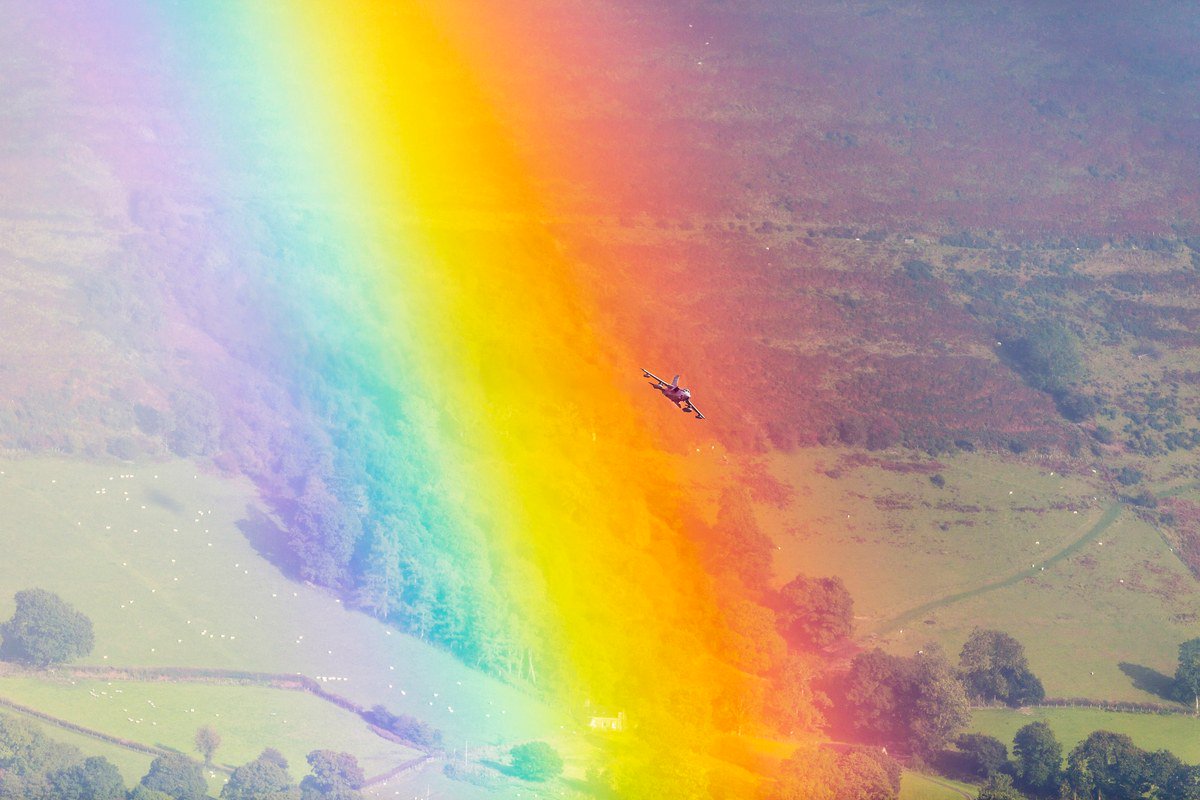 WIRED's tweet photo. Rainbows are gorgeous. Jets are cool. Put them together, and you get this https://t.co/P9ii0FkYqn https://t.co/JngNtn57e3