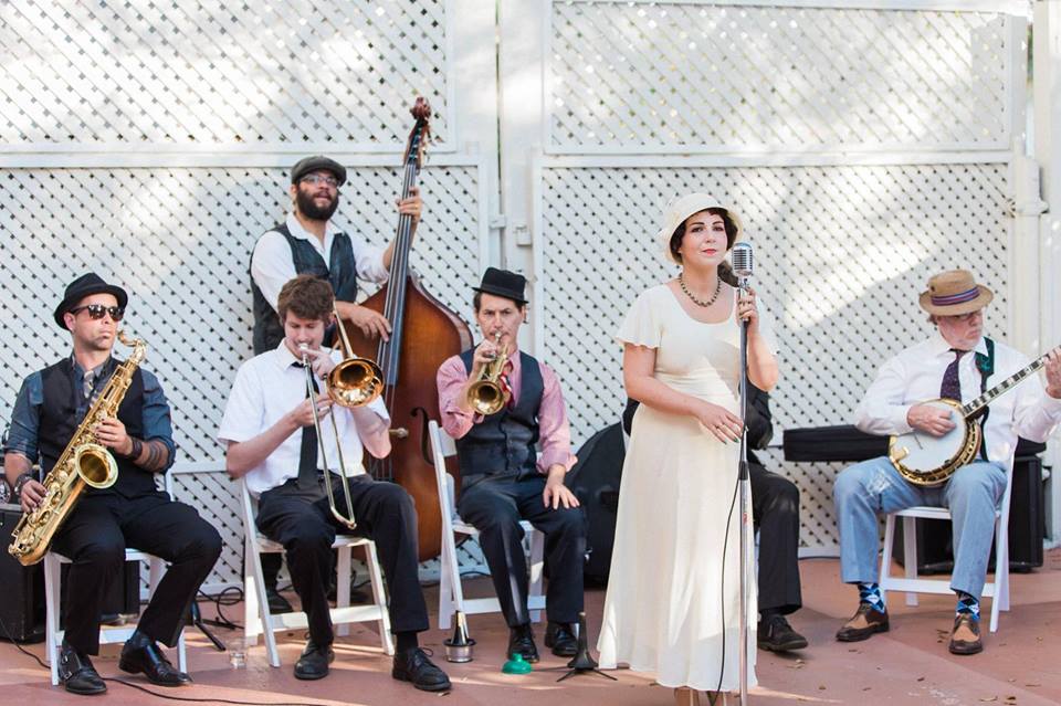 Start your Labor Day weekend the right way in the <a href="/WFrenchQuarter/">W French Quarter</a> courtyard with f'rose cocktails, tasty bites, and New Orleans' jazz music!