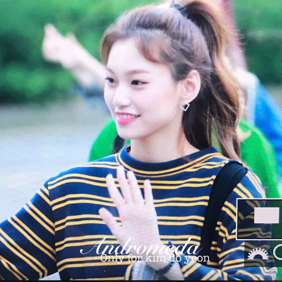 Andromeda_dy's tweet photo. 170901 뮤직뱅크 #WekiMeki #위키미키 #도연 #김도연 https://t.co/FLjcutdoO7