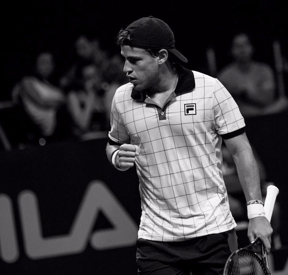 filaargentina's tweet photo. Puño cerrado y batalla ganada para @dieschwartzman. #Tennis #FilaTennis #LookFila #USOpen @usopen #TeamFila
https://t.co/XrxeJoLRoF https://t.co/EWiY6sk1C9