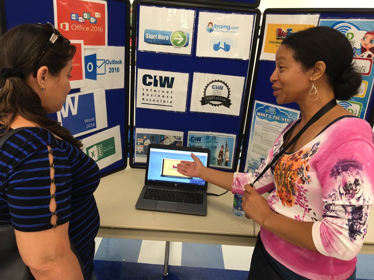 jamesksaunders's tweet photo. @GGM_SOARS Enjoying a successful Curriculum night! #ccpssuccess https://t.co/vAIq0CxOPm