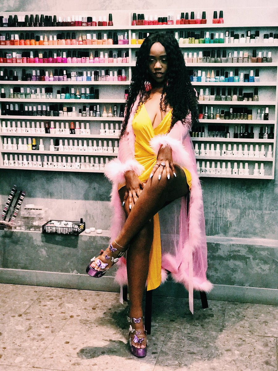 NKrystal's tweet photo. MASSIVE congrats to @theslumflower & her amazing #BLOCKHIMPARTY such an empowering & inspiring night at @WAHNAILS w/ so many babygirls πππΎπ https://t.co/N4jsYY04SY