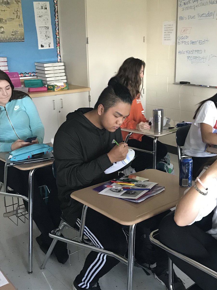 BSKUPS's tweet photo. Who is the REAL you? Psych students are figuring that out w/their introspection masks!@BulldogLife_WHS #d118life #psychrules #introspection https://t.co/IOStds3zqF