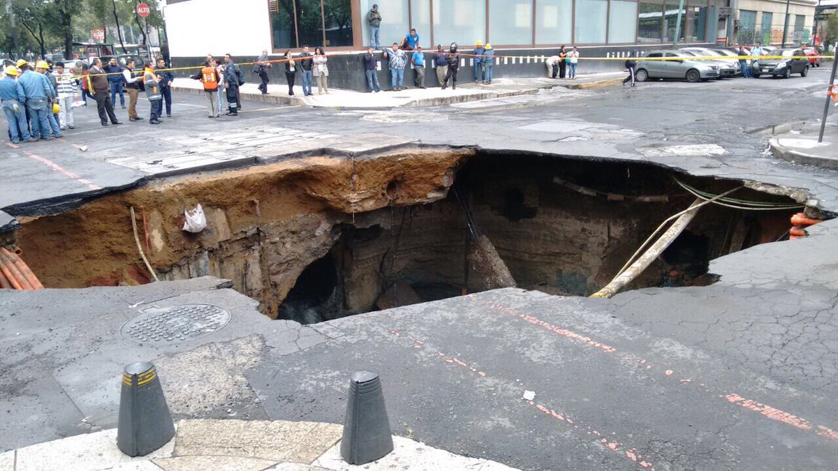 jcnostroza's tweet photo. no se alarmen es un efecto especial #godzillacdmx @asilascosasw @elwesomx https://t.co/Kz6UivnXA2