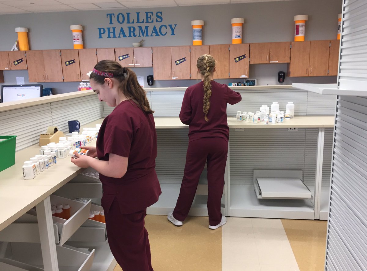 TollesPharmTech's tweet photo. Pharm Jrs celebrate the new pharmacy &amp; Whitney's bday 🎈, while the Pharm Srs get down to business organizing inventory for the new shelves! https://t.co/g5c9e8Bujt