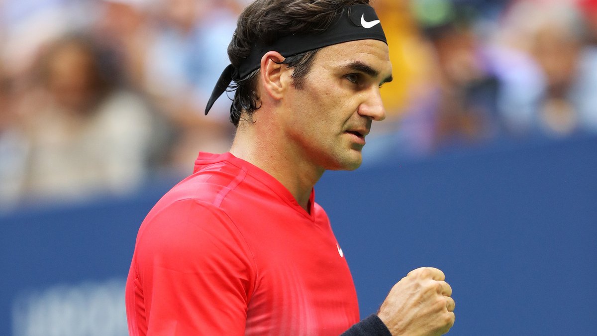 ATPTour_ES's tweet photo. ¡Resistió! Por 2ª jornada consecutiva, @rogerfederer sobrevive en cinco sets y avanza a tercera ronda en el #USOpen: https://t.co/HgmNVHKD1W https://t.co/QWiDmzLDV4