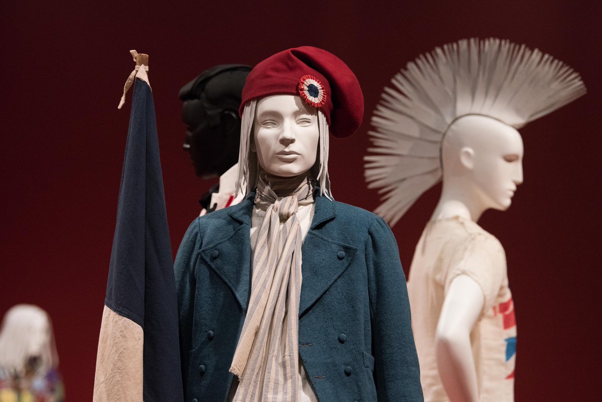 StlArtMuseum's tweet photo. @LACMA curators knew stylish wigs would be crowning glory for #ReigningMen ensembles. Here's how Hollywood helped: https://t.co/NwRdPxFweh https://t.co/ePdXzqce6P