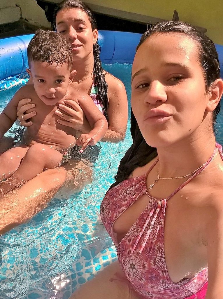 carolis_fer's tweet photo. Que calor 😜 https://t.co/kigkFweGT3
