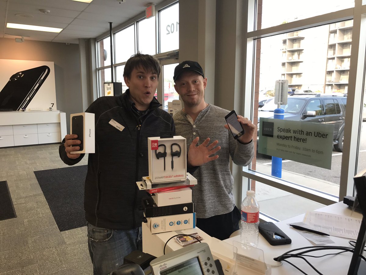 SprintHopkins's tweet photo. Treat yourself at Sprint today! #BITW #WCTA #yearofthebase @LangerSprint @marceloclaure @DCalzone77 @JGSprintWest https://t.co/P2kXqEZgsj