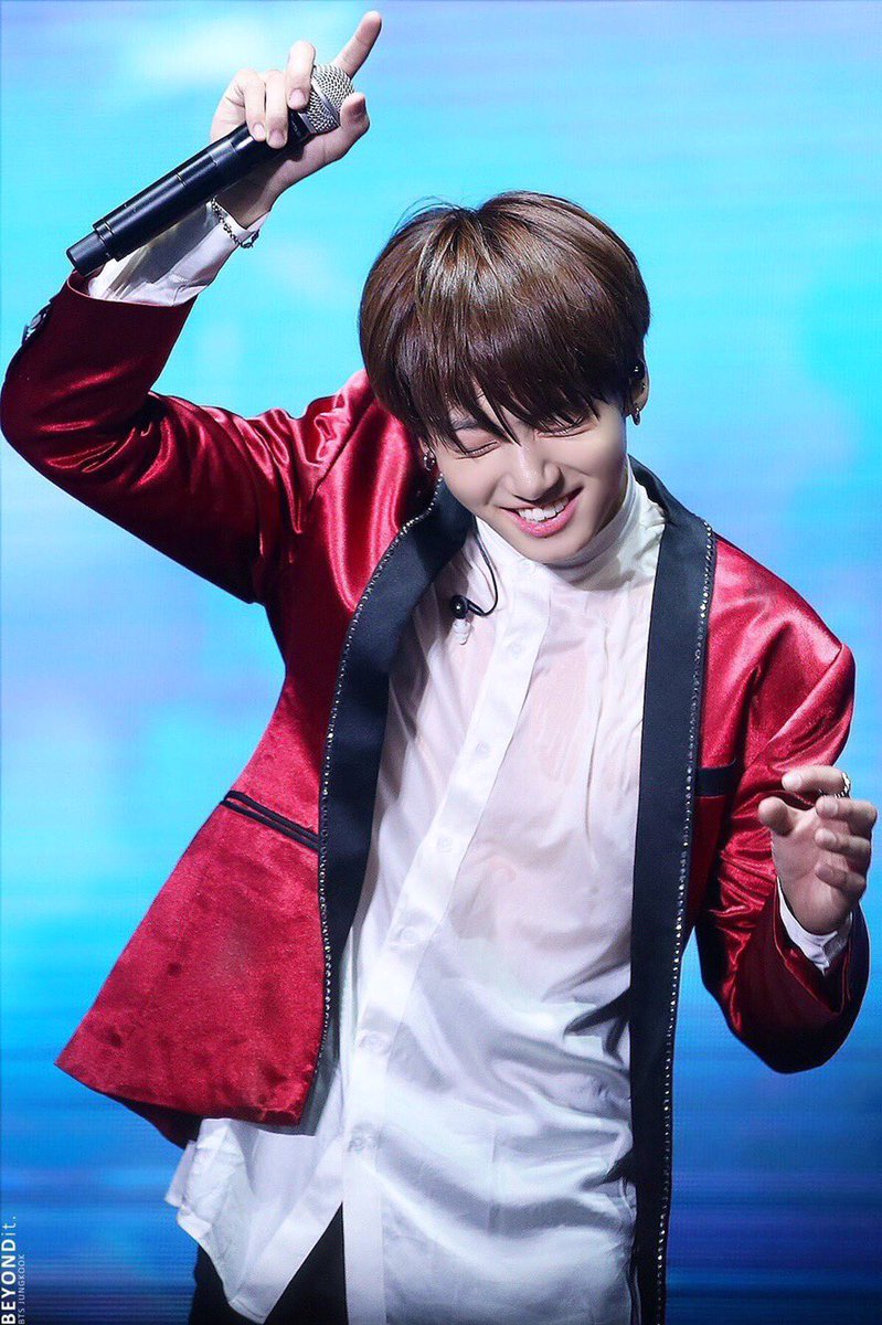 bts3013's tweet photo. ぐったん！ちょっと遅くなったけどセンイルチュッカヘヨ～！🎁🎉
グクにとって良い1年、そして良い1日になりますように！
#jungkookHappyDay https://t.co/0xmtPldMs5