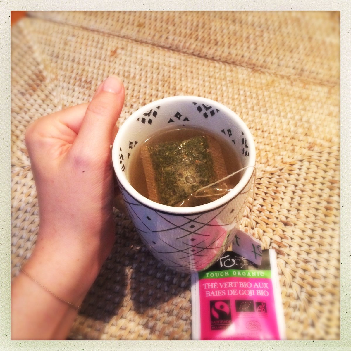 Cosmartic's tweet image. Thé vert 🍵 + baies de Goji = super anti-oxydant pour lutter contre les radicaux libres 💪 #beaute #bienetre #healthy #cosmartic