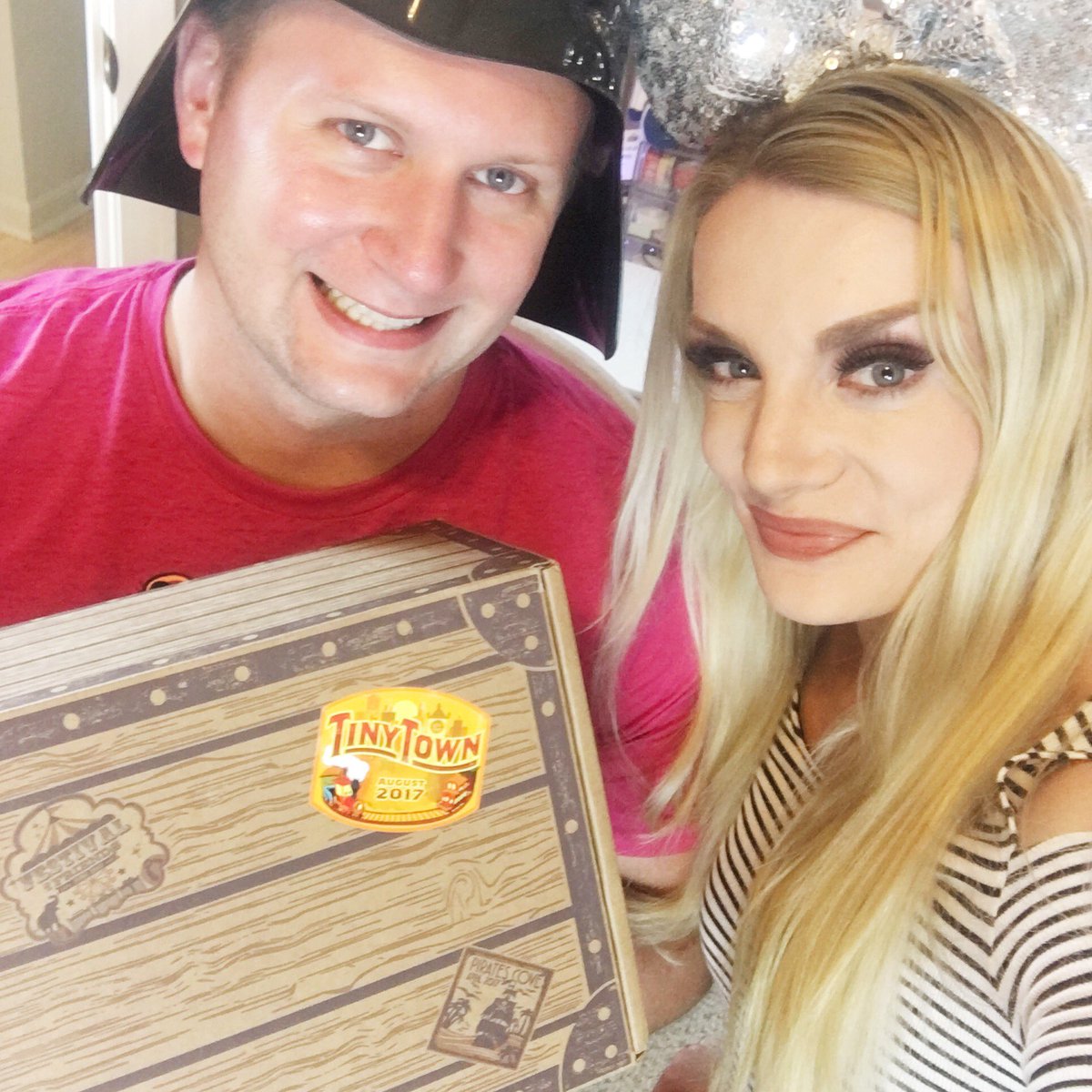LeahTackles's tweet photo. My #DisneyTreasures @OriginalFunko Unboxing is LIVE! #disneyfunk #disneysubscriptionbox #disneyunboxing #leahtackles
https://t.co/8LaMdFcsbN https://t.co/dhjiGDfK4X