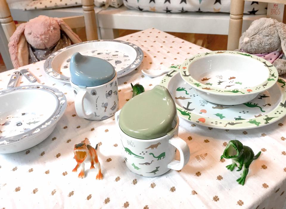 MyBagsES's tweet photo. ¡EXTRAAAAA! Llegan nuestras nuevas vajillas MyPlat'es {mi primera vajilla} bajo el claim Eat&amp;Play para jugar y aprender mientras los🐣comen. https://t.co/4vRb4PBcgk