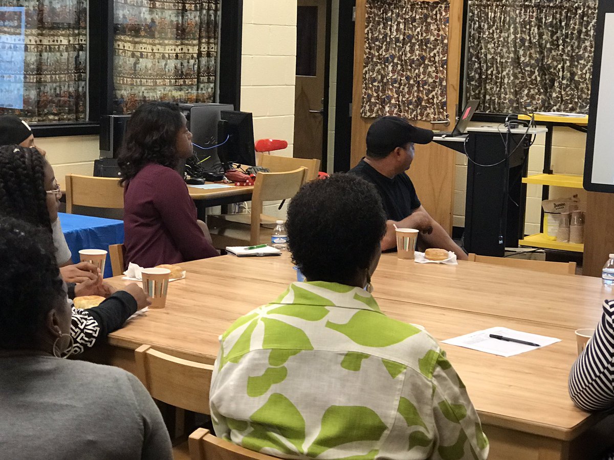 EIPelzer126's tweet photo. Coffee &amp; Conversations with Principal Pettway &amp; Parents.
@DrNHenderson @chrisfree1908 @ConleyHillsES @Delightful99 
#CubtasticMoments https://t.co/dpSInfvXMq