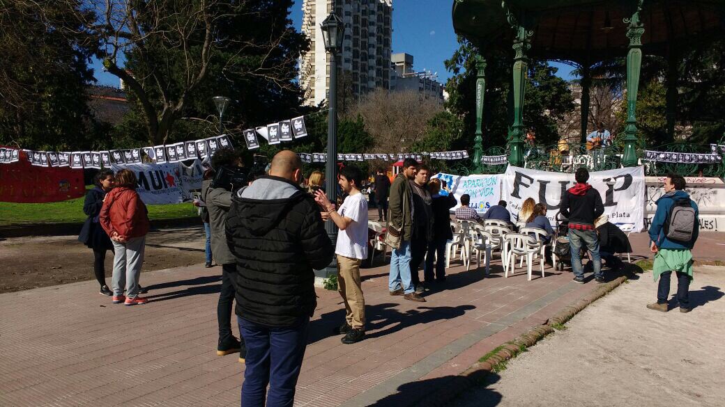 FPMilagroSala's tweet photo. #AHORA en Plaza San Martín exigiendo la aparición con vida de Santiago Maldonado.

#DondeEstaSantiagoMaldonado https://t.co/S3TsbuehwV