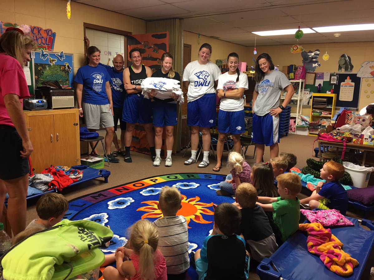 dwusports's tweet photo. Tiger @DWUWBB out and about today in Mitchell talking to some future Tigers!
#BleedBlue 🔵⚪️ https://t.co/6F7d3TGQPC