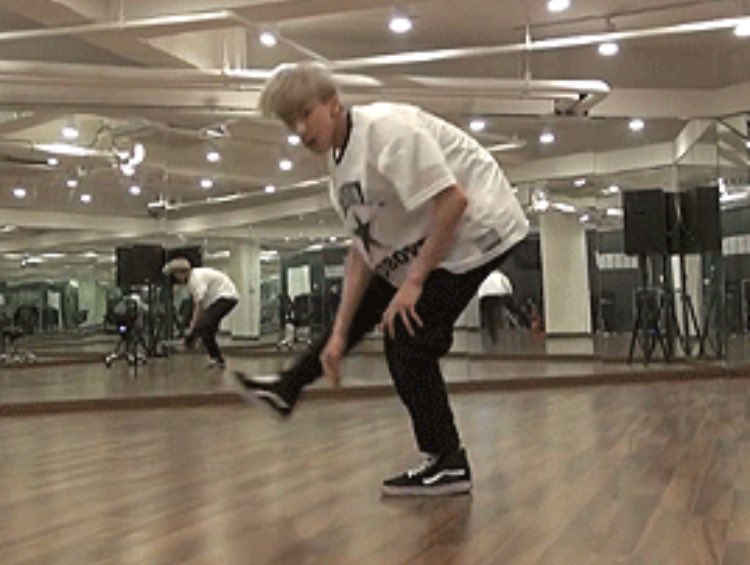 extrasvts's tweet photo. Minghao:
•"i got hot fries, funyuns, munchies, lime, &amp; regular"
•bboy club
•if he gets caught, teachers that bought from him are going down https://t.co/3wqZ4nynxZ