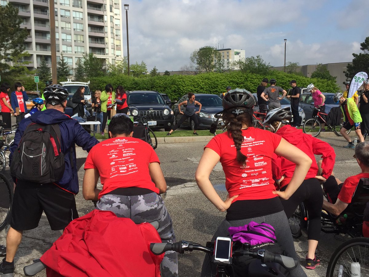 Stretch into #ThrowbackThursday with <a href="/fofbootcamps/">Focused on Fitness</a> with an Easy to Fit in Session! #WalkWeek #SmartCommuteMonth