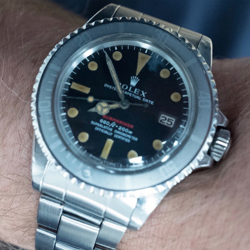 watchmax's tweet photo. Cool #vintage #SingleRed #Rolex #Submariner w beautiful baked lumed &amp; pale bezel. Showing it's age w grace! Seen at #RedBarSF #tbt #WatchMax https://t.co/tyFtJBSCga