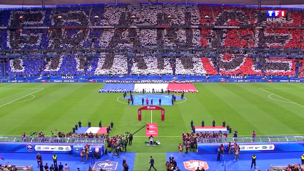 ActuFoot_'s tweet photo. Superbe tifo au Stade de France ! https://t.co/mtkj8hZzXM