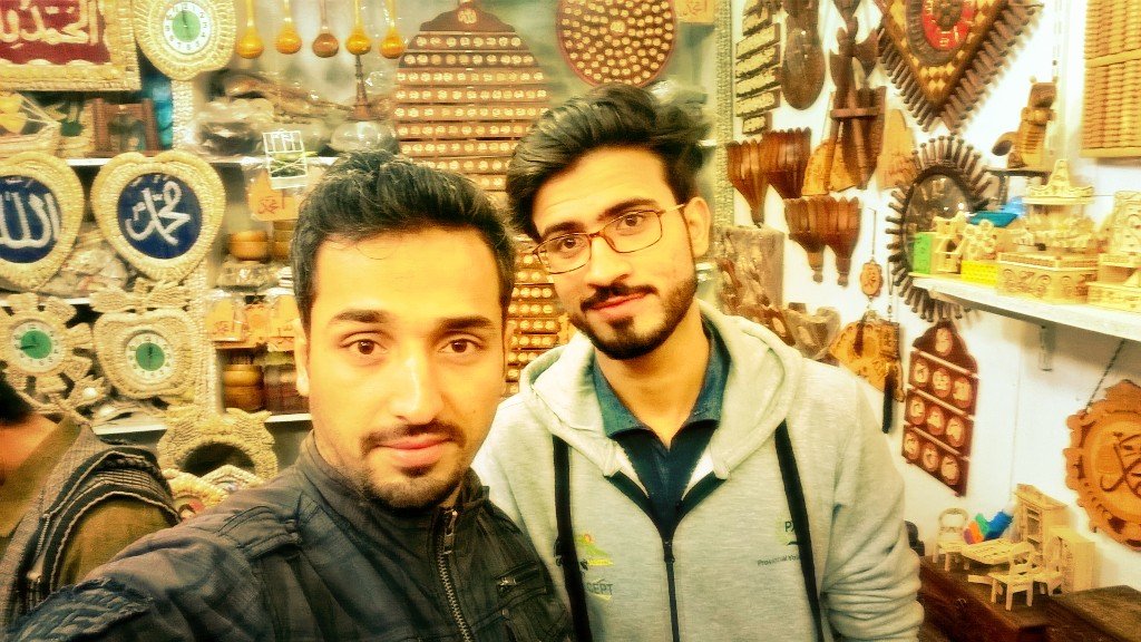 RashidKhan624's tweet photo. D3 late night shopping in #Kalaam #Bazaar with #Guns
#ThankYouGOZest
#GOZest
#RediscoverKPK
#GOZestReturn
#Sawat
#KP https://t.co/T6lTROS0xk