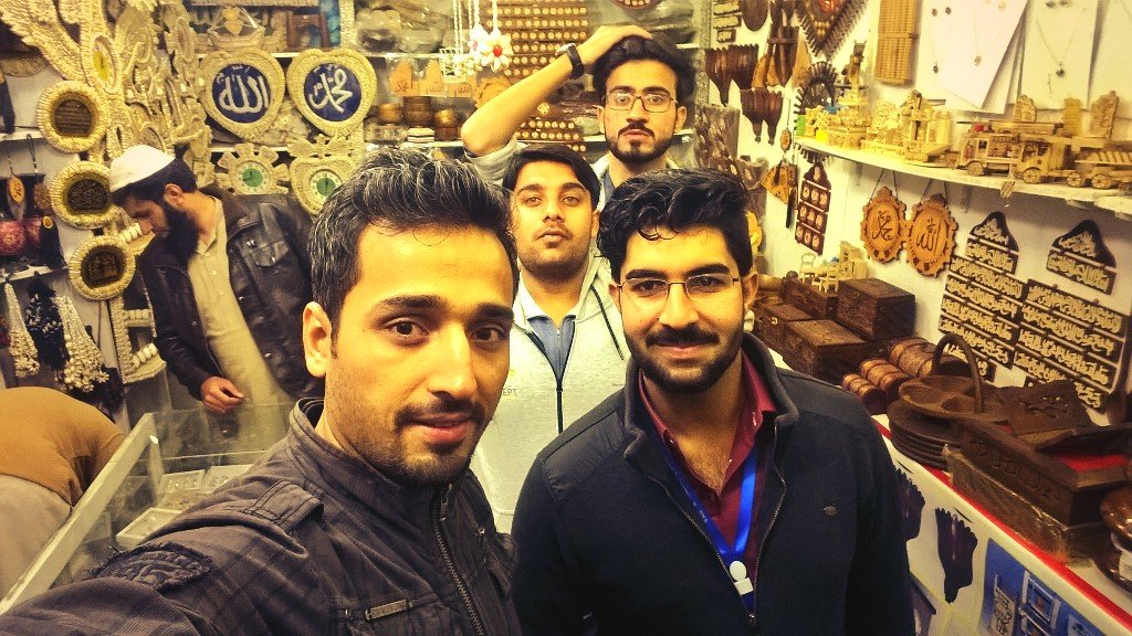 RashidKhan624's tweet photo. D3 late night shopping in #Kalaam #Bazaar with #Guns
#ThankYouGOZest
#GOZest
#RediscoverKPK
#GOZestReturn
#Sawat
#KP https://t.co/T6lTROS0xk