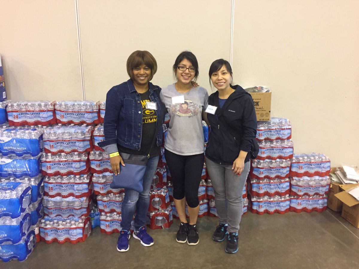 TraMay11's tweet photo. Community partnership, teacher/student/scientist volunteers #NRGCenter #teamhisd #HarveyFlood @uthealth @natapeas @guadalupe_kat https://t.co/l4Xfx5KSFw