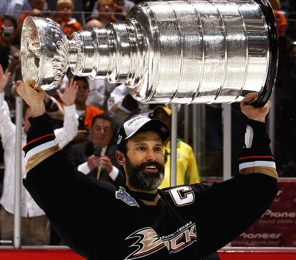 Happy 44th birthday to Scott Niedermayer, born exactly five days after me, but way less accomplished than I am. 