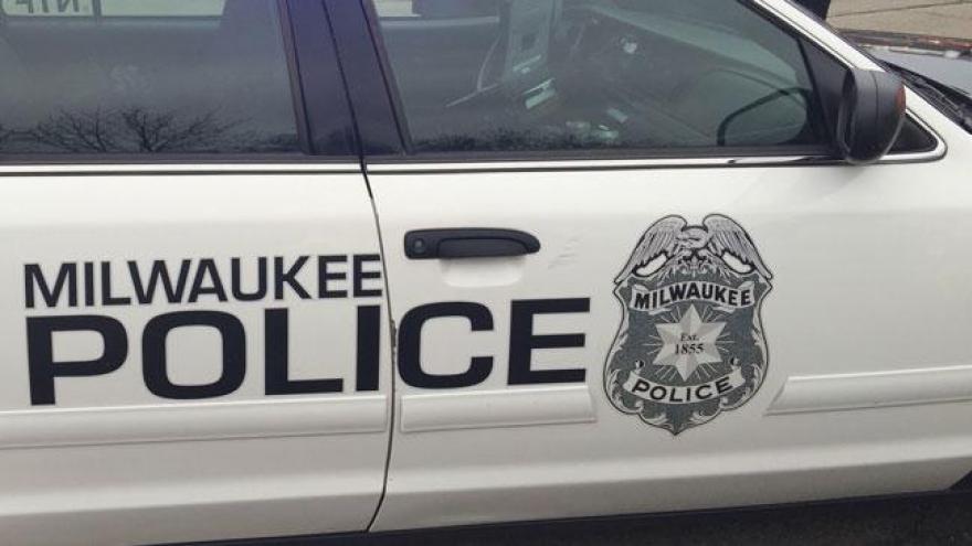 #BREAKING: Milwaukee Police have confirmed an officer involved shooting at 29th and Wisconsin. 

cbs58.com/news/one-injur…