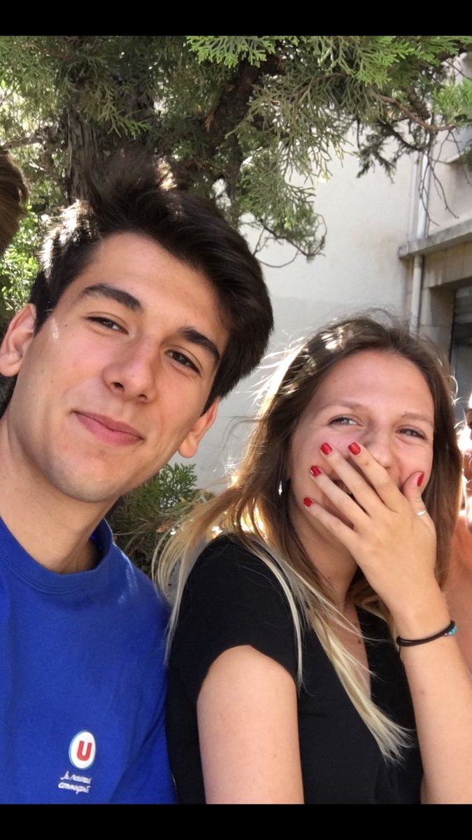 weirdeemi's tweet photo. tu es ma plus belle étoile 🌟 repose en paix 🌹 https://t.co/hpF9GqM9to