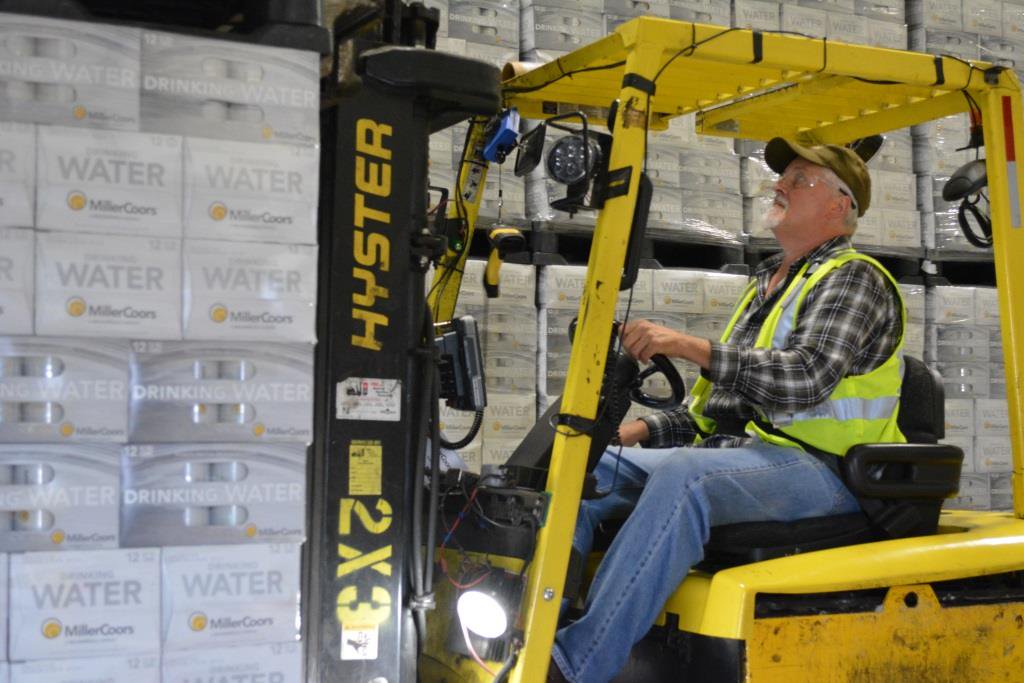 MolsonCoors's tweet photo. Thanks to our friends at @United for helping us deliver 300,000 additional cans of drinking water to the Harvey rescue efforts. https://t.co/XzCQk0KPD7