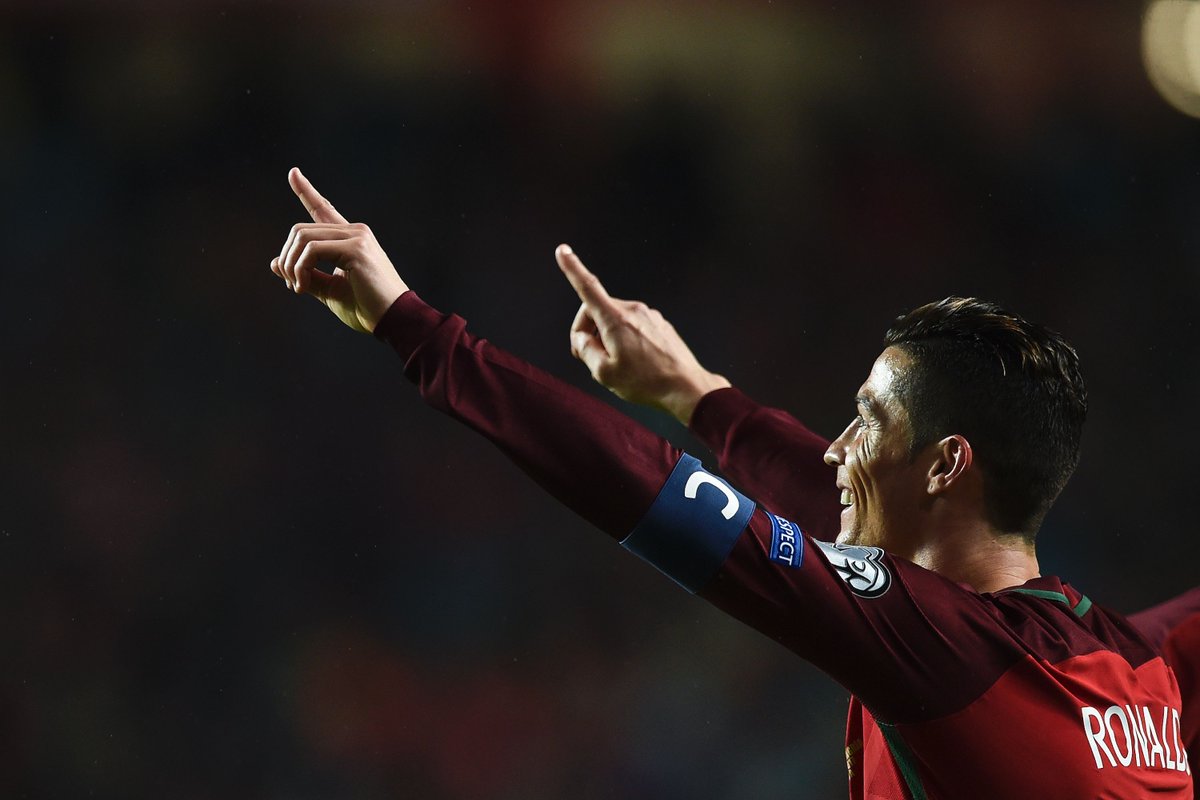 Squawka's tweet photo. Cristiano Ronaldo has now been directly involved in 17 goals in his last 11 games for Portugal.

15 goals ⚽️
2 assists 🅰️

Unstoppable. 🔥 https://t.co/FKWpMdo3wu
