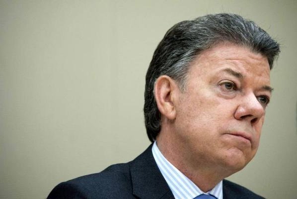 ConElMazoDando's tweet photo. ¡Contundente! 70% de colombianos rechaza gestión de Santos (+datos) https://t.co/T2e1AG4PzH #30Ago https://t.co/ZvSerdypGa