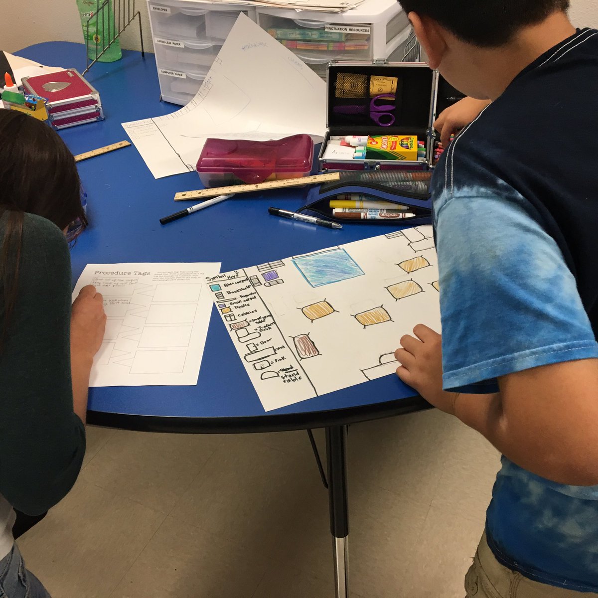 BlendedWithBobb's tweet photo. LOVING Project Based Learning and this cross-curricular activity #tobiasproud #PBL #5thgrade #collaborate #standingworkstation https://t.co/ZNoG41vvm1