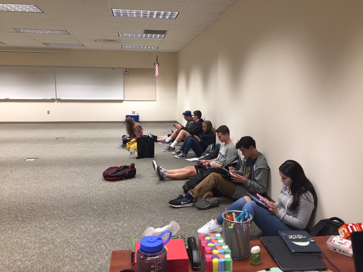 MsShastaRay's tweet photo. Awesome kids! #21centuryflexablelearningspace #MIFirstDay2017 https://t.co/dZutlul4EK