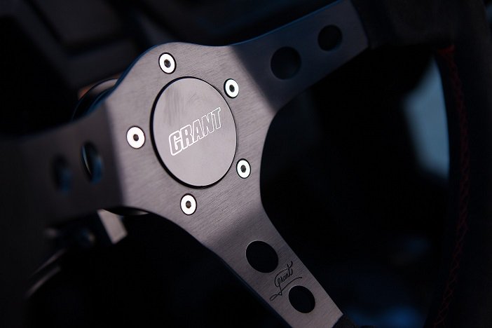 GrantProducts's tweet photo. Grant offers a huge variety of options from the classic old school style foam cushioned wheels to modern #racestyle #suedesteeringwheels https://t.co/52cwPlZxwT