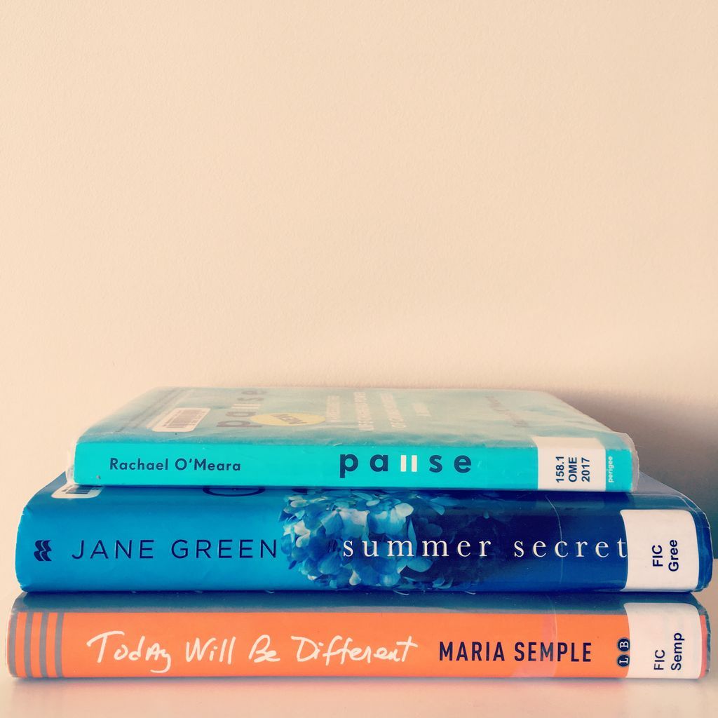 carlyrigby's tweet photo. What I read last week: #TodayWillBeDifferent by @_MariaSemple, #Pause by @romeara1 & #SummerSecrets by @JaneGreen. 📚 https://t.co/F5YvMbFMRb