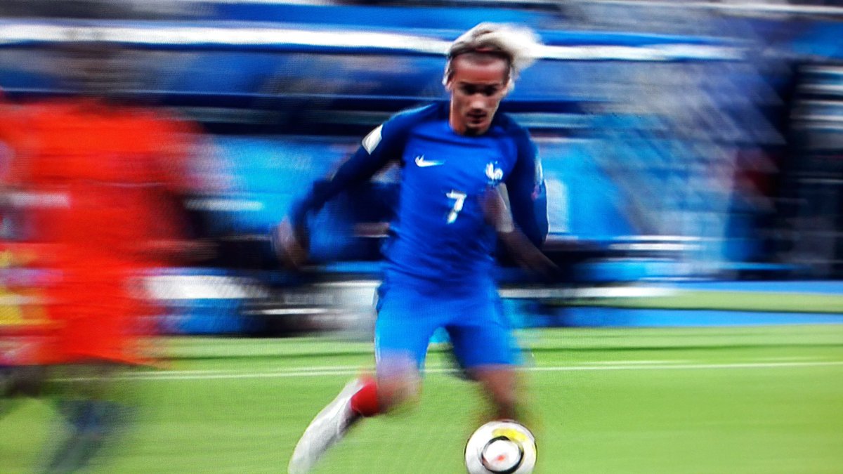 DolfRuesink's tweet image. Door dat nieuwe kapsel lijkt Griezmann sprekend op Wilders, maar hij wordt niet zo goed bewaakt. #FRANED