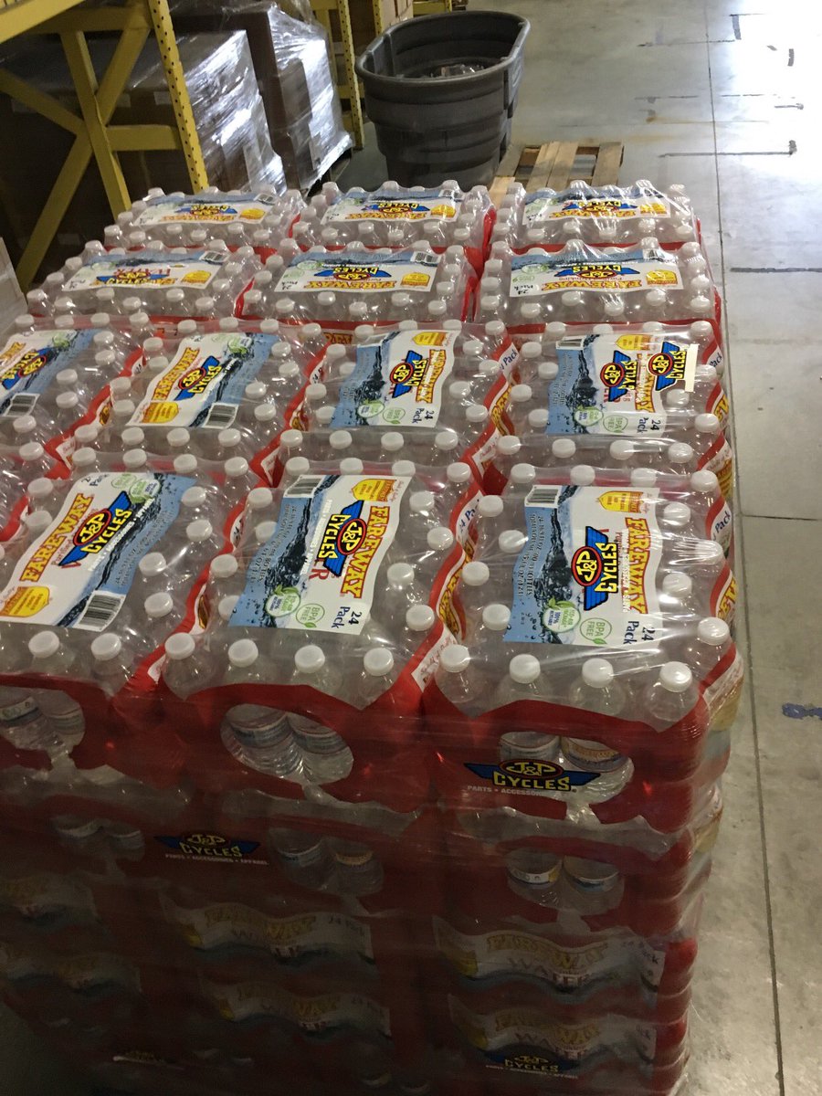 Shipping out to #Houston right now from our Anamosa, Iowa store. Doing our part - Stay Strong South Texas! ❤👍