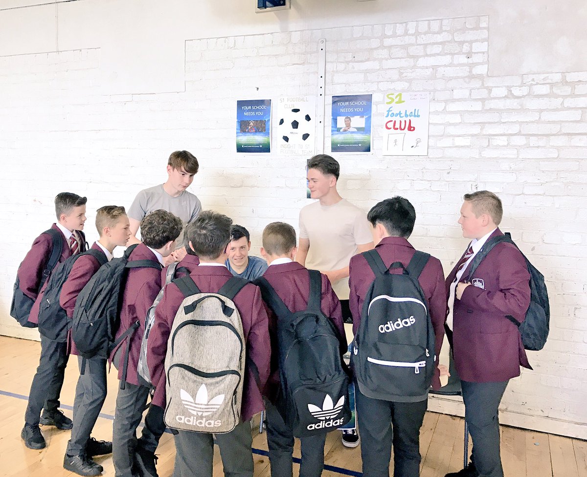 stmags_pe_sport's tweet photo. Thank you to our wonderful Sport Leader group who hosted an S1 Sports Fayre this afternoon #hardworkstartsnow #clubsignup #ActiveSchools ๐๐๐พ https://t.co/HALMbk335C