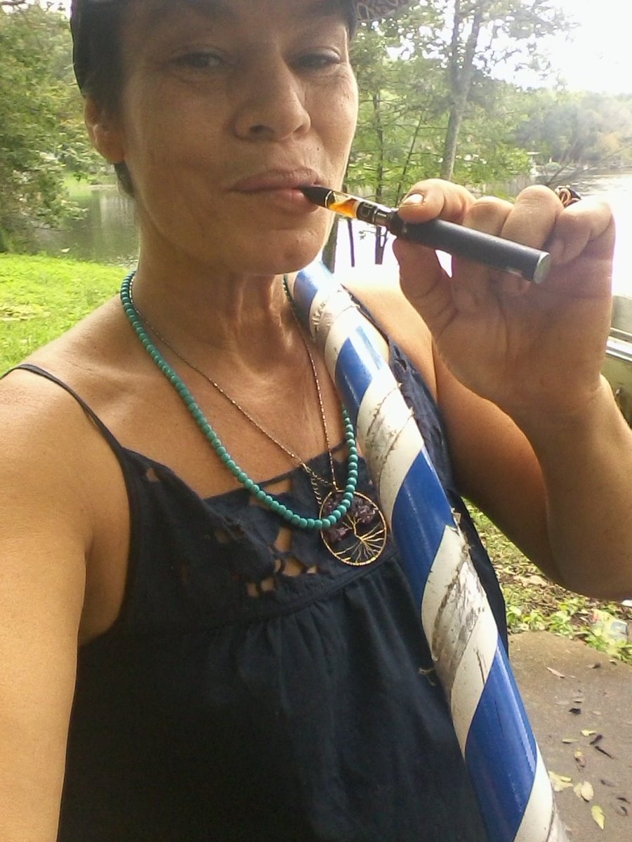 AmeriCannaBlunt's tweet photo. Doing my part to
Be limber and healthy .
Cannabismeds CBD from my hero's at #IPuffCBD you can't go wrong with @iPuffVape products #TrustMe https://t.co/B780iMX2zU