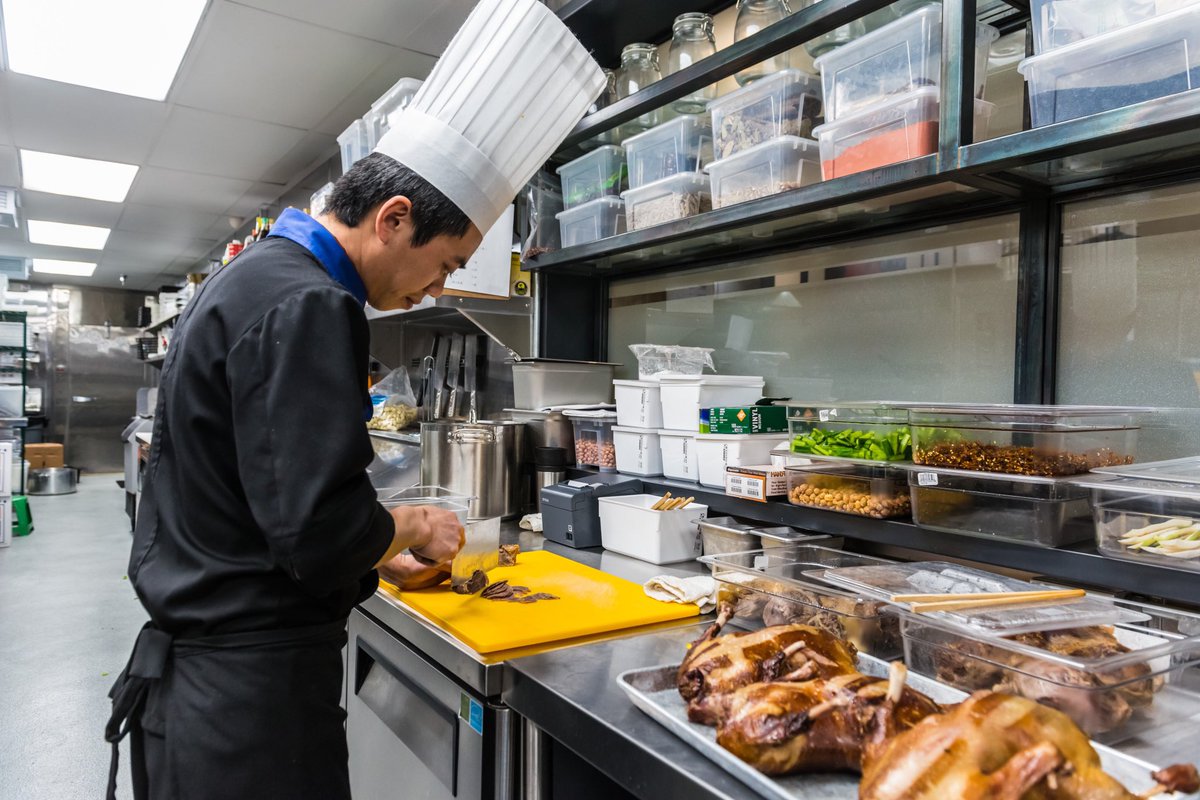CDImpression's tweet photo. Our head cook is making our special #smoke Duck#. https://t.co/fpDMsPNMV0