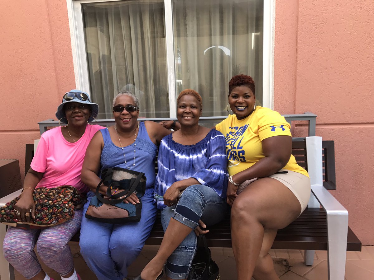 flower_tutu's tweet photo. Had a blast in Orlando!!! Thanks Mom! https://t.co/dbGcqUPEmy