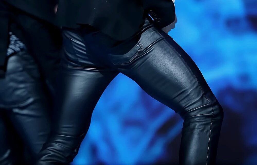 rapmongodles's tweet photo. 🌸 appreciation of jungkook thighs 🌸#happyJungkookDay https://t.co/fVkDiyPKyn